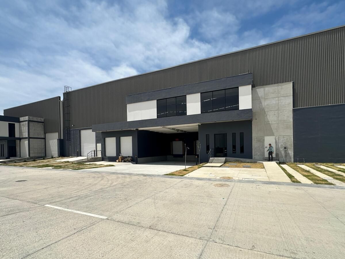 NAVE EN RENTA 2,000 M2 PARQUE INDUSTRIAL ZAPOPAN NORTE