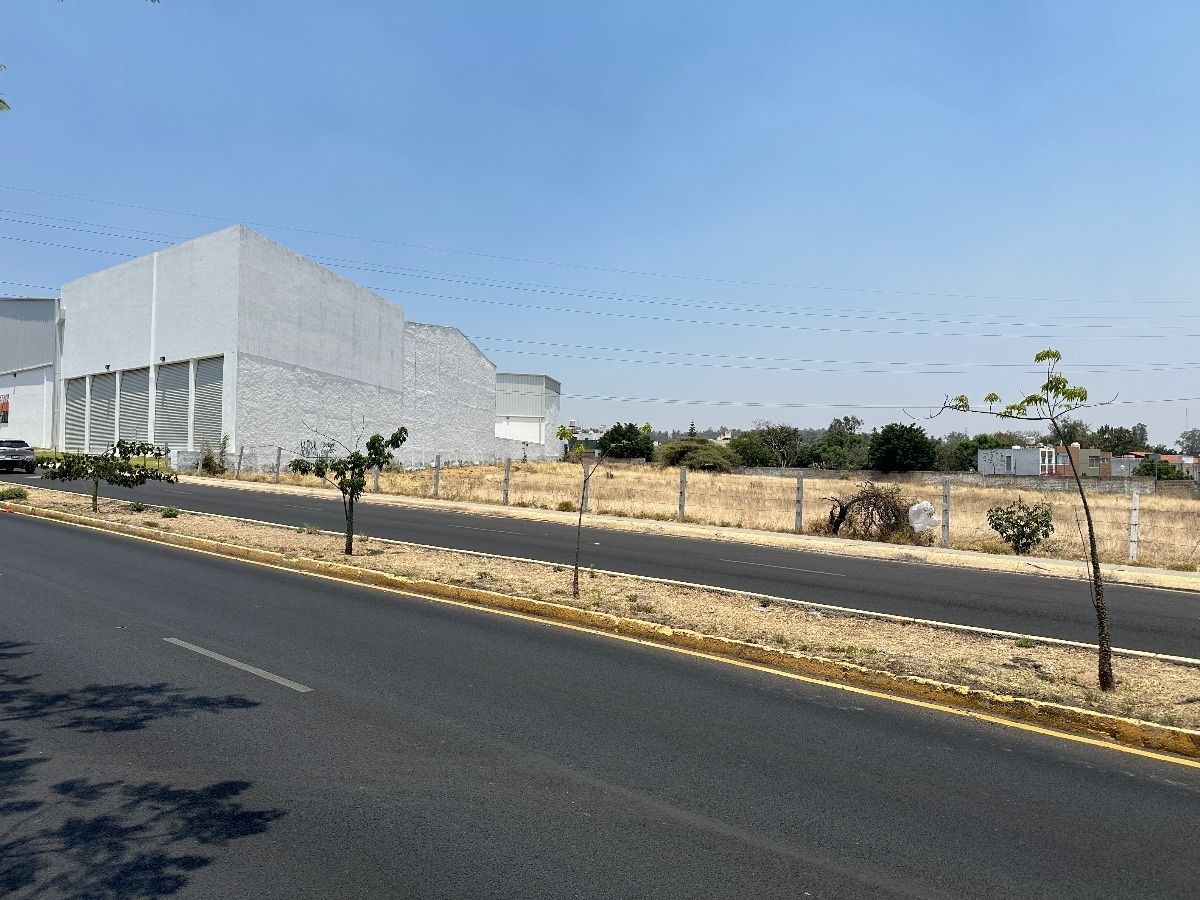 TERRENO COMERCIAL EN RENTA 11,000 M² | AVENIDA A CAÑADAS ZAPOPAN