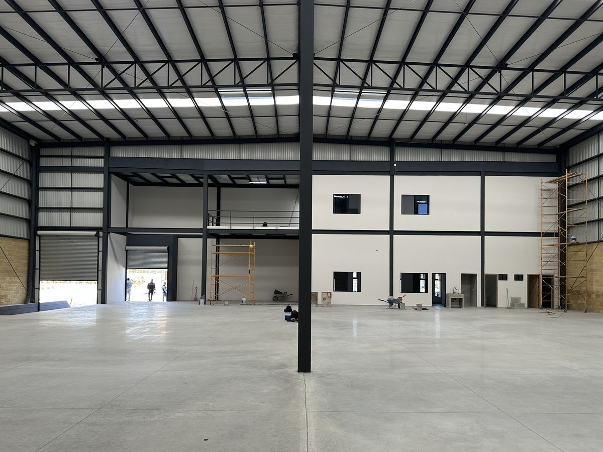 BODEGA RENTA 1,300 M2 PARQUE INDUSTRIAL SEGURIDAD GUADALAJARA ADOLPH HORN